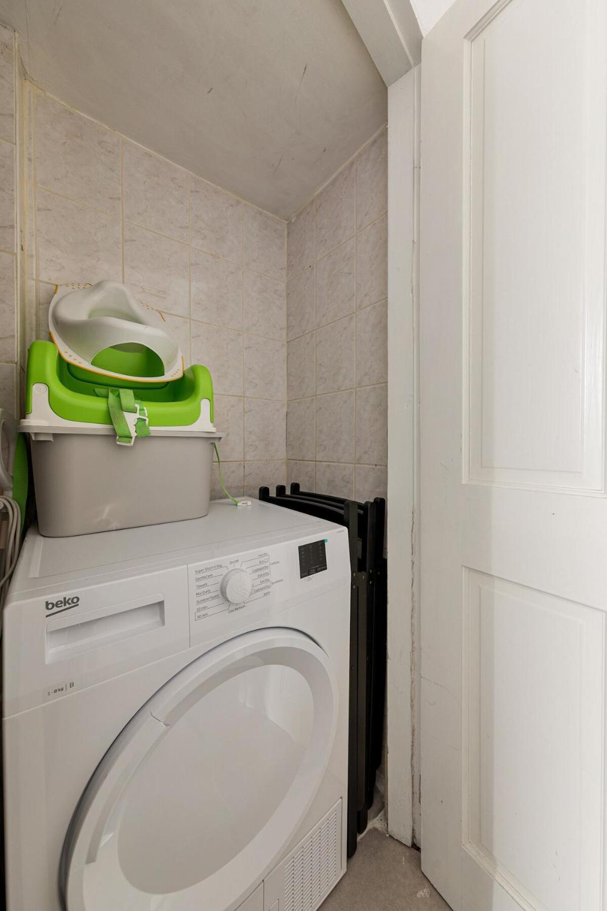 Modern 4 Bedroom House In Woodgreen Appartement Londen