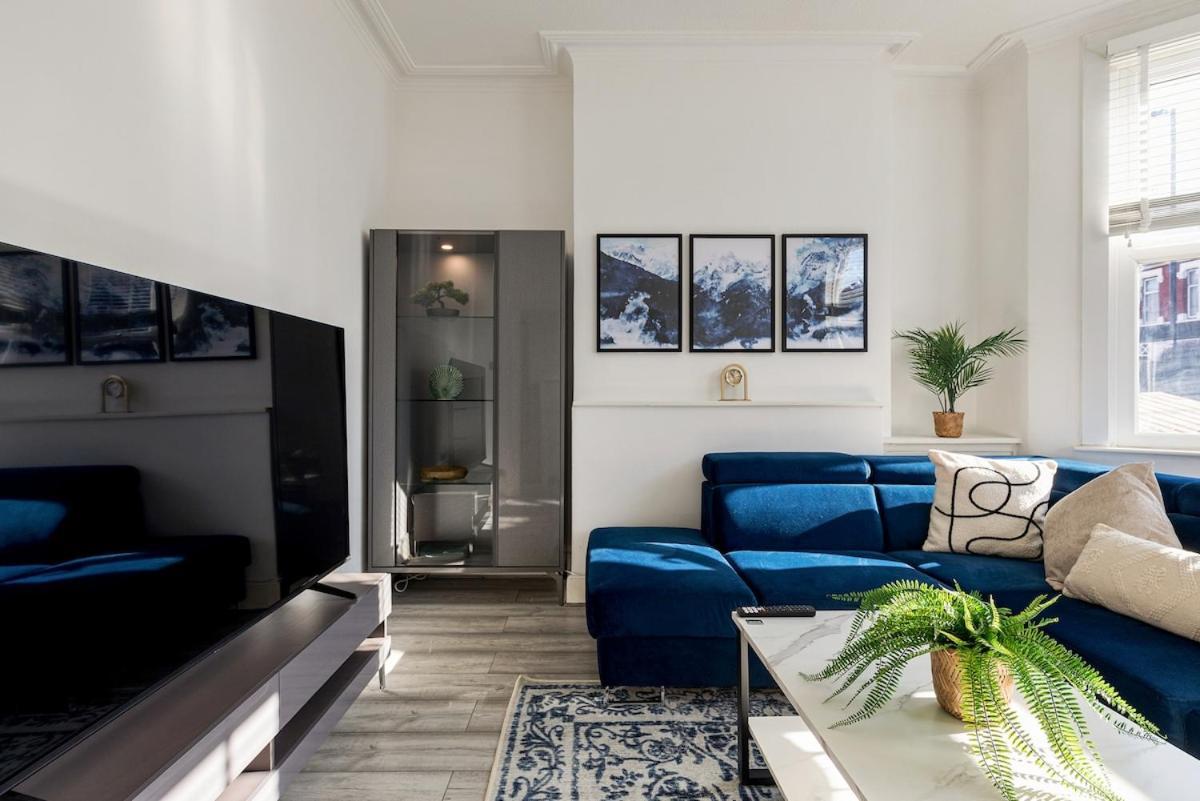 Appartement Modern 4 Bedroom House In Woodgreen Londen