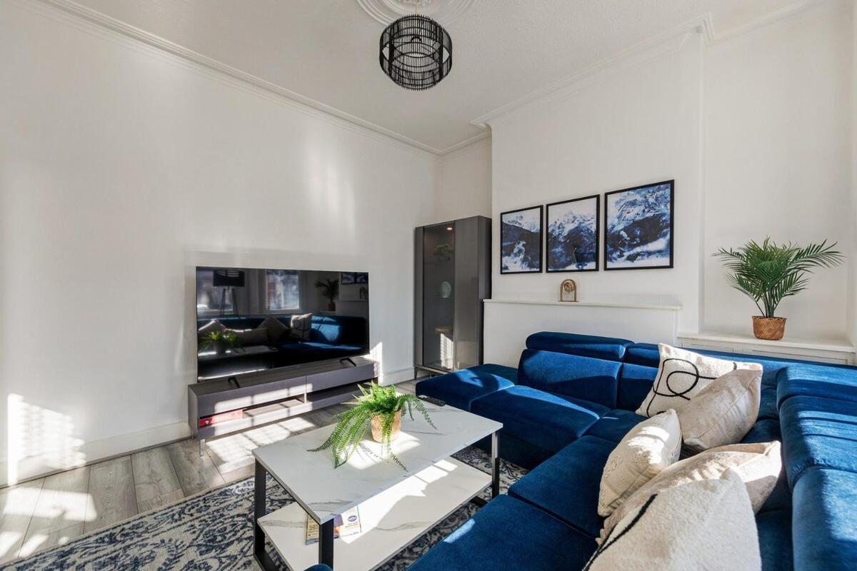 Appartement Modern 4 Bedroom House In Woodgreen Londen